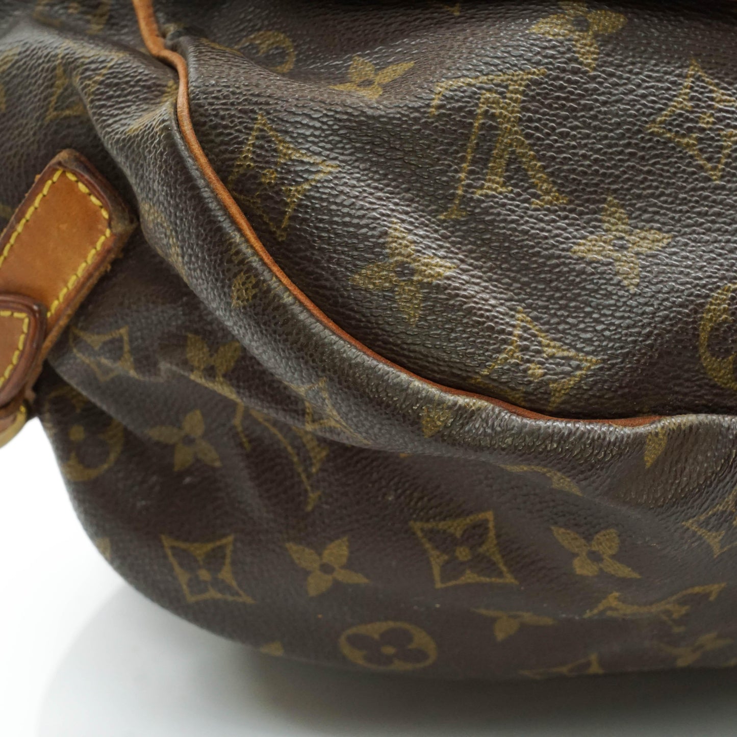 Louis Vuitton Saumur 35 Crossbody