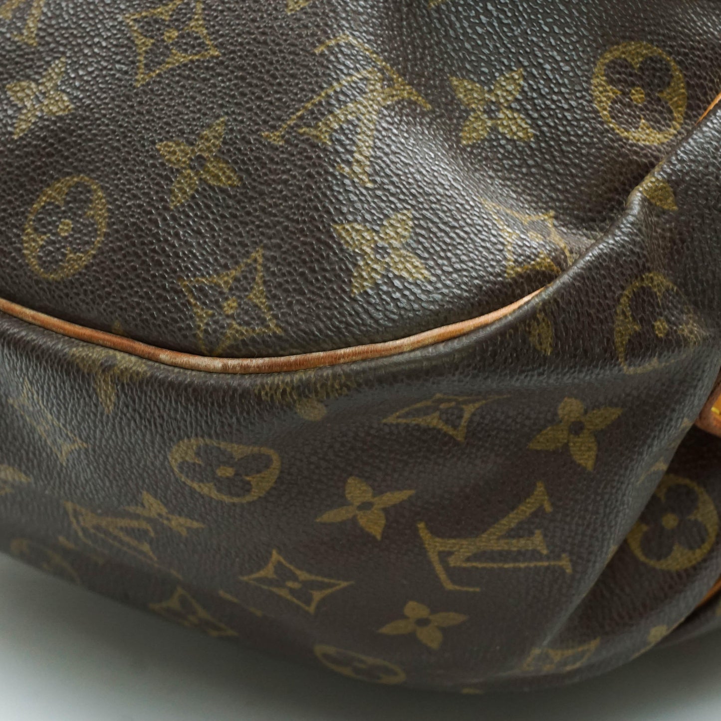 Louis Vuitton Saumur 35 Crossbody