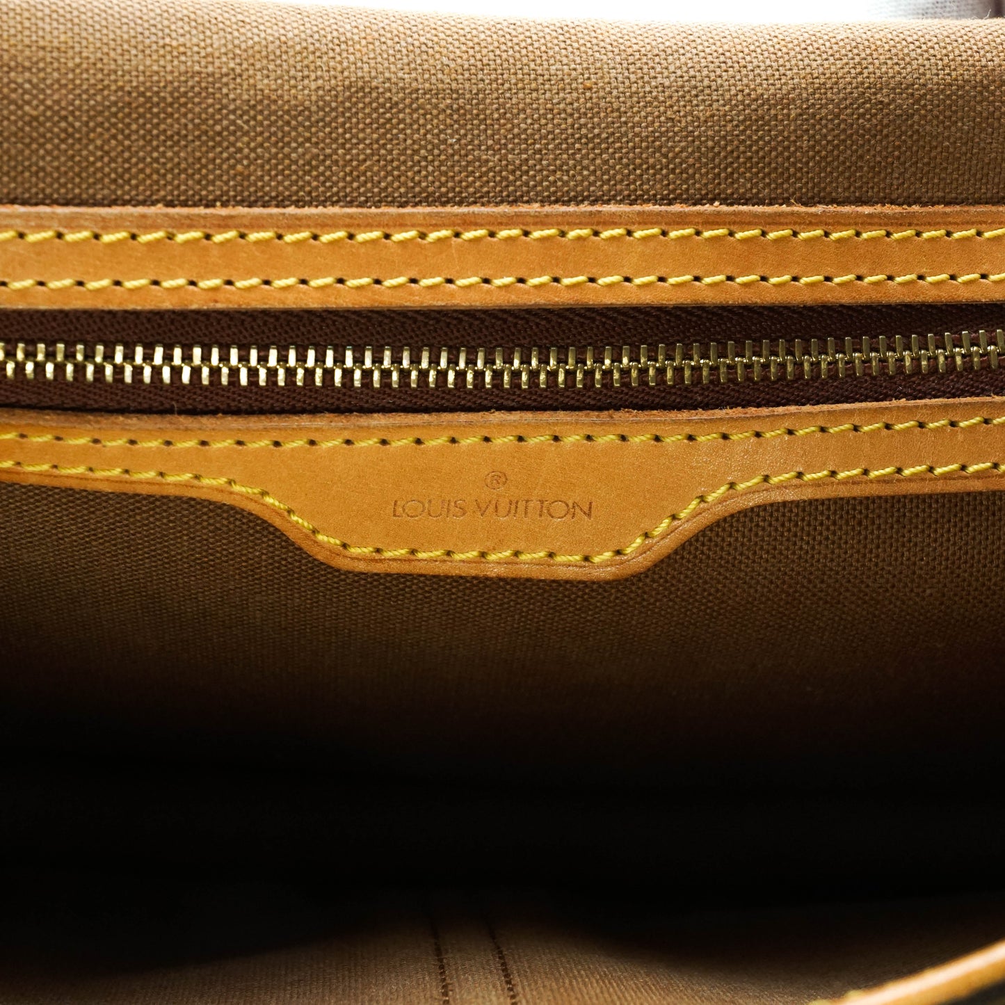Louis Vuitton Gibeciere Mm