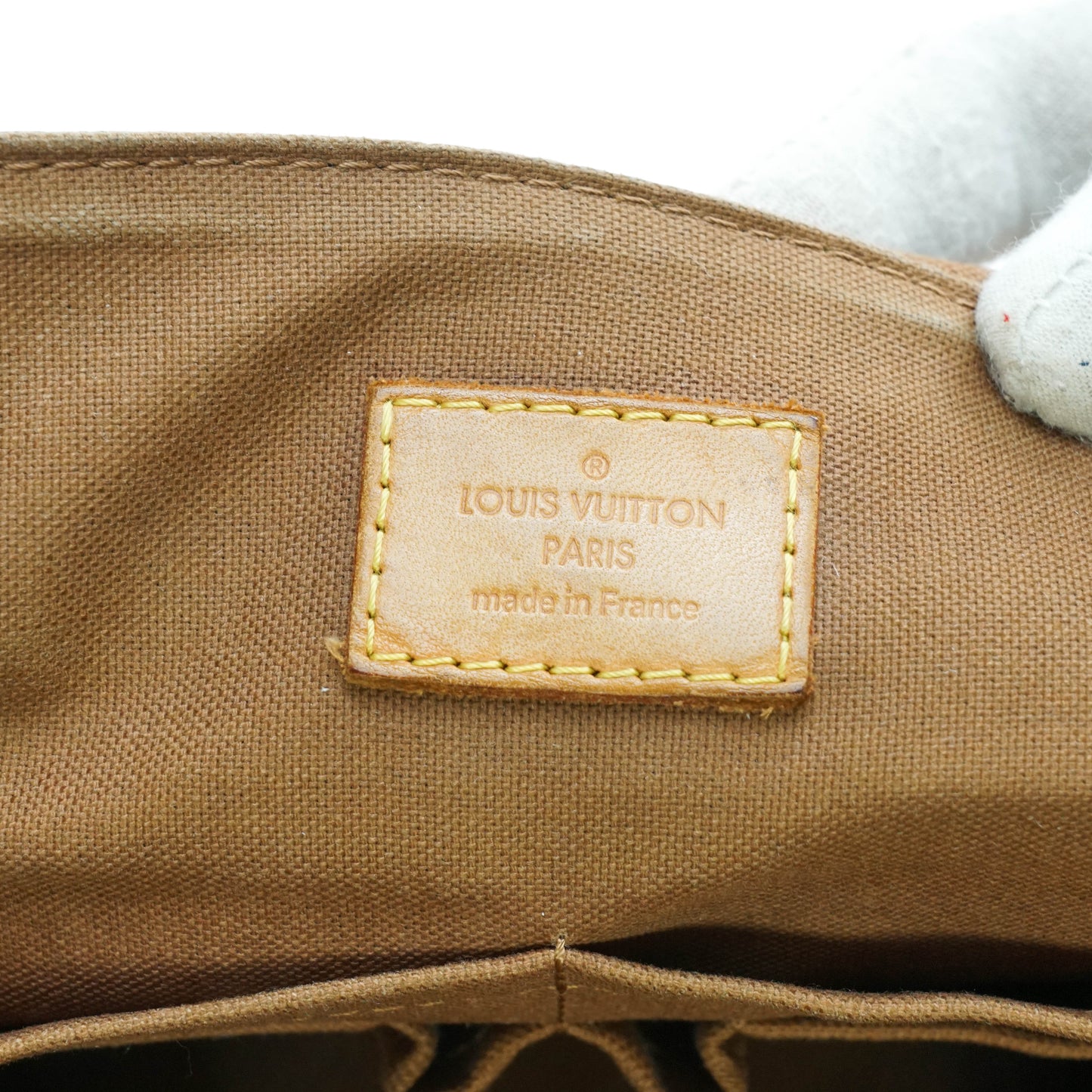 Louis Vuitton Beaubourg Messenger