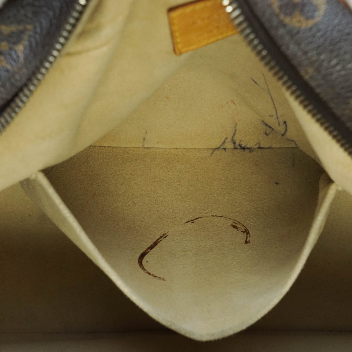 Louis Vuitton Manhattan Pm Hand Bag
