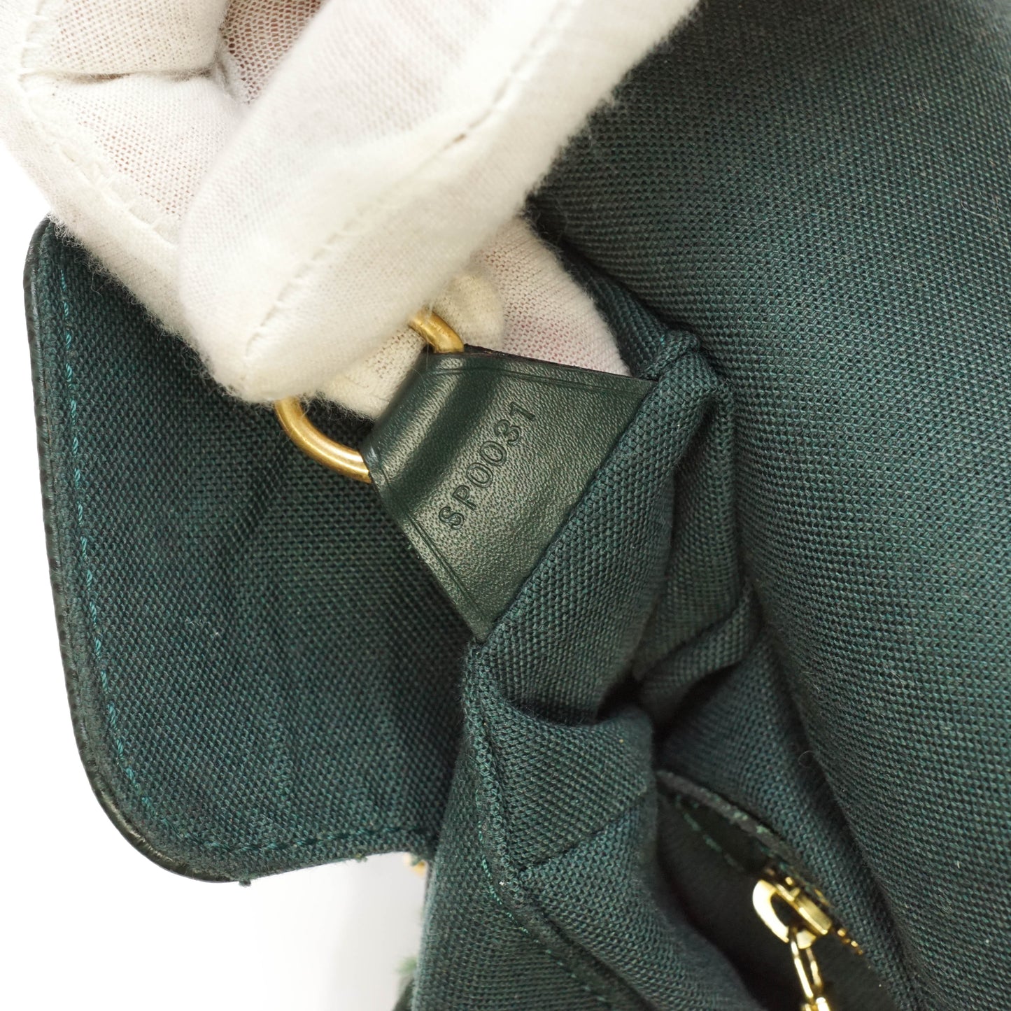 Louis Vuitton Taiga Messenger Bag