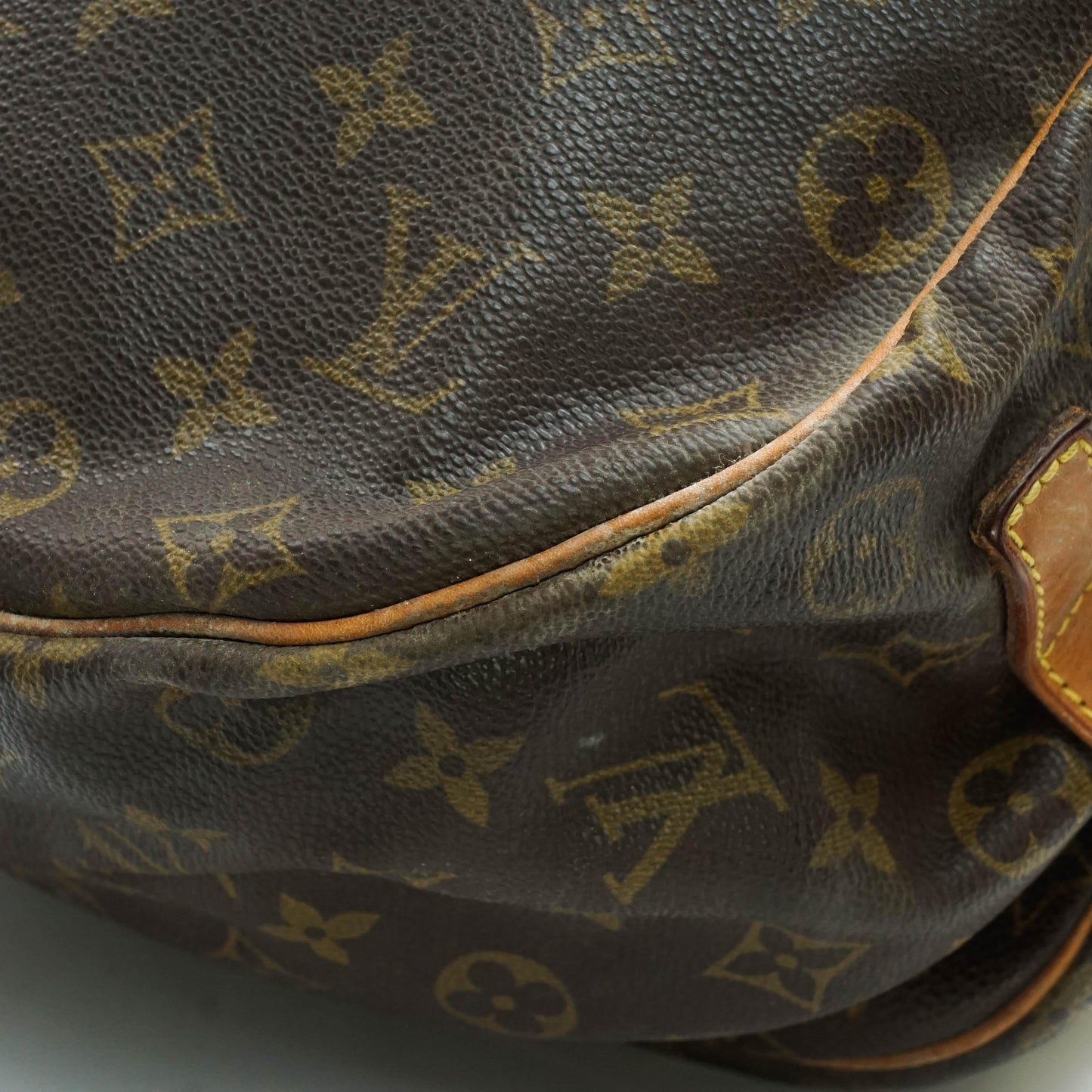 Louis Vuitton Saumur 35 Crossbody