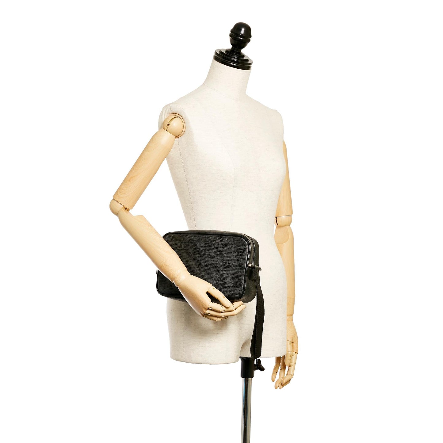 Louis Vuitton Taiga Kaluga Clutch Bag (SHG-26940)