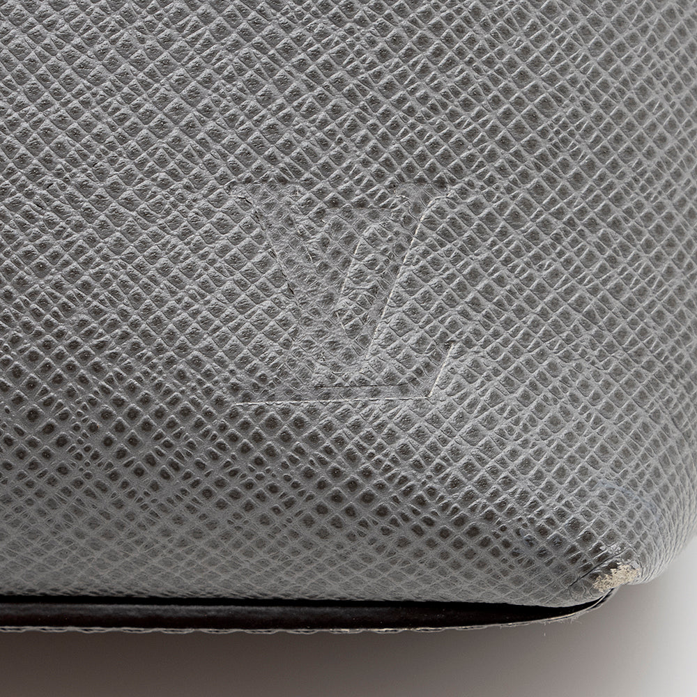 Louis Vuitton Taiga Leather Grigori Messenger Bag (SHF-16544)