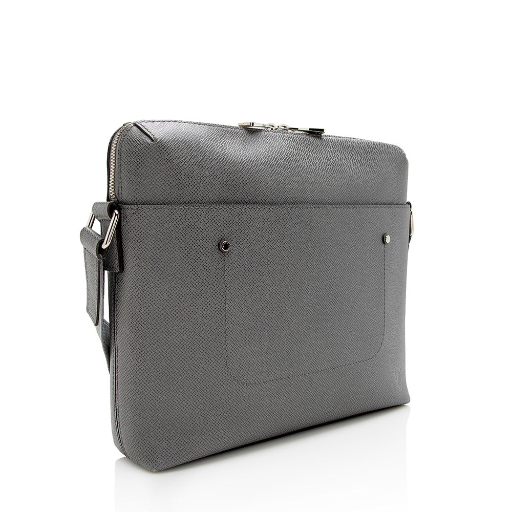 Louis Vuitton Taiga Leather Grigori Messenger Bag (SHF-16544)