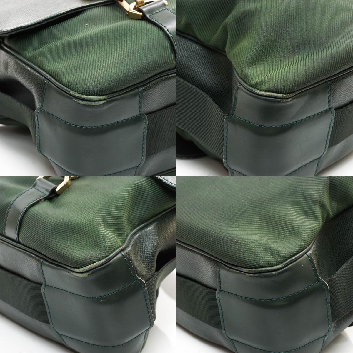 Louis Vuitton Taiga Messenger Bag