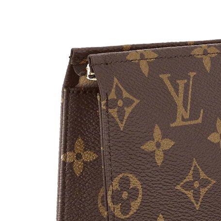 Louis Vuitton TOILETRY POUCH 26