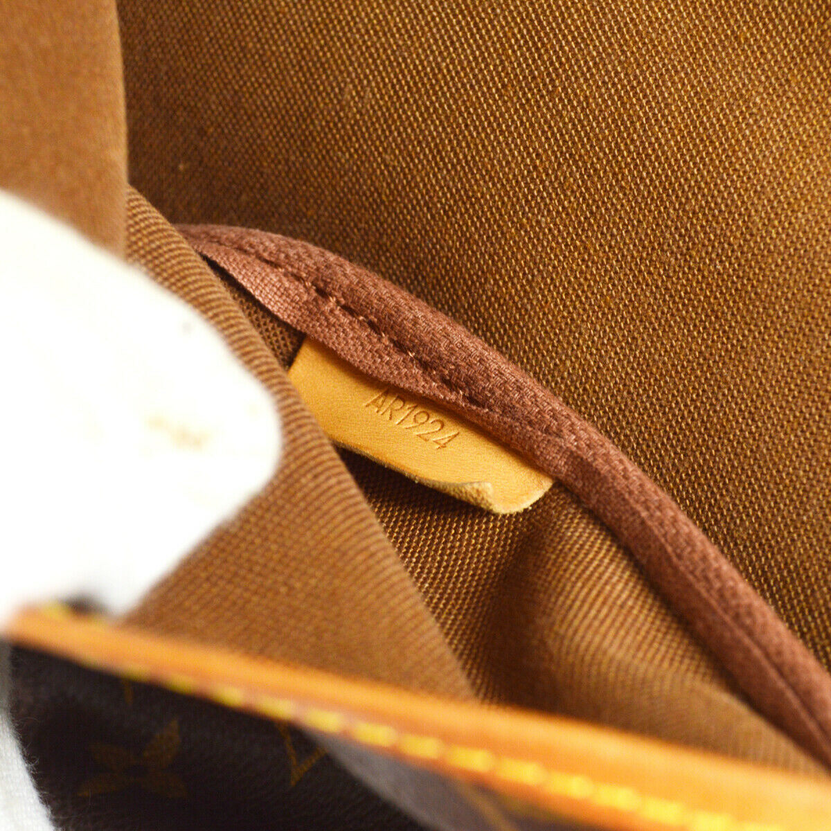 Louis Vuitton Saumur 35 Shoulder Bag