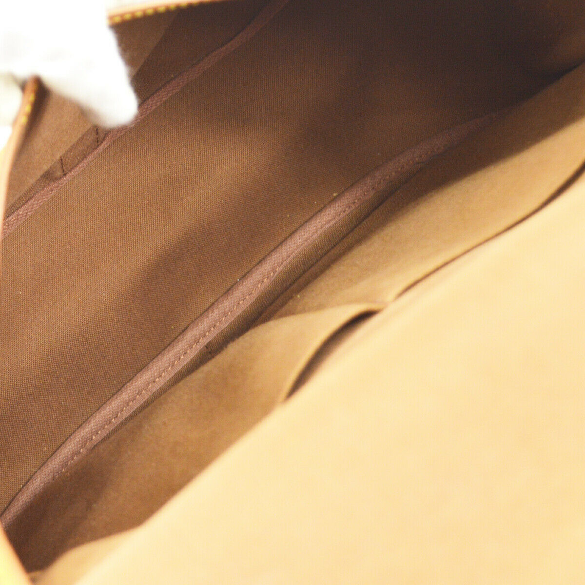 Louis Vuitton Saumur 35 Shoulder Bag