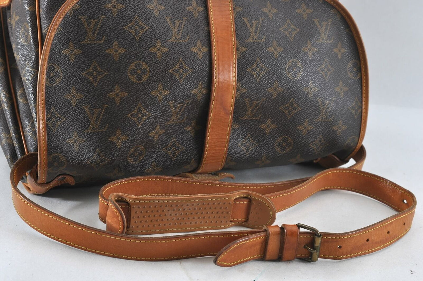 Louis Vuitton Saumur 35 Crossbody