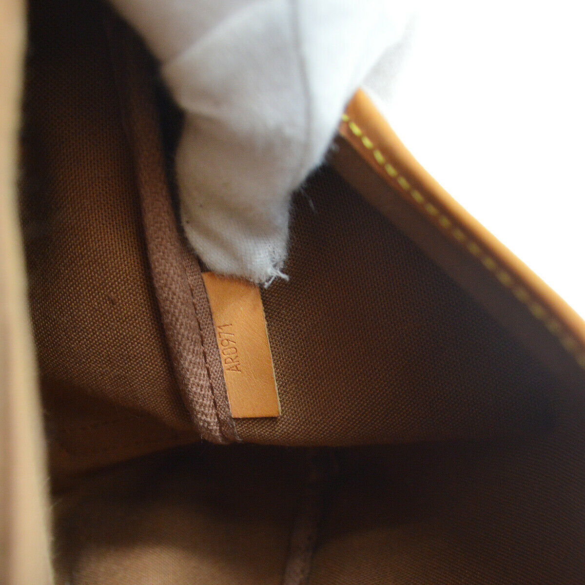 Louis Vuitton Saumur 35 Crossbody