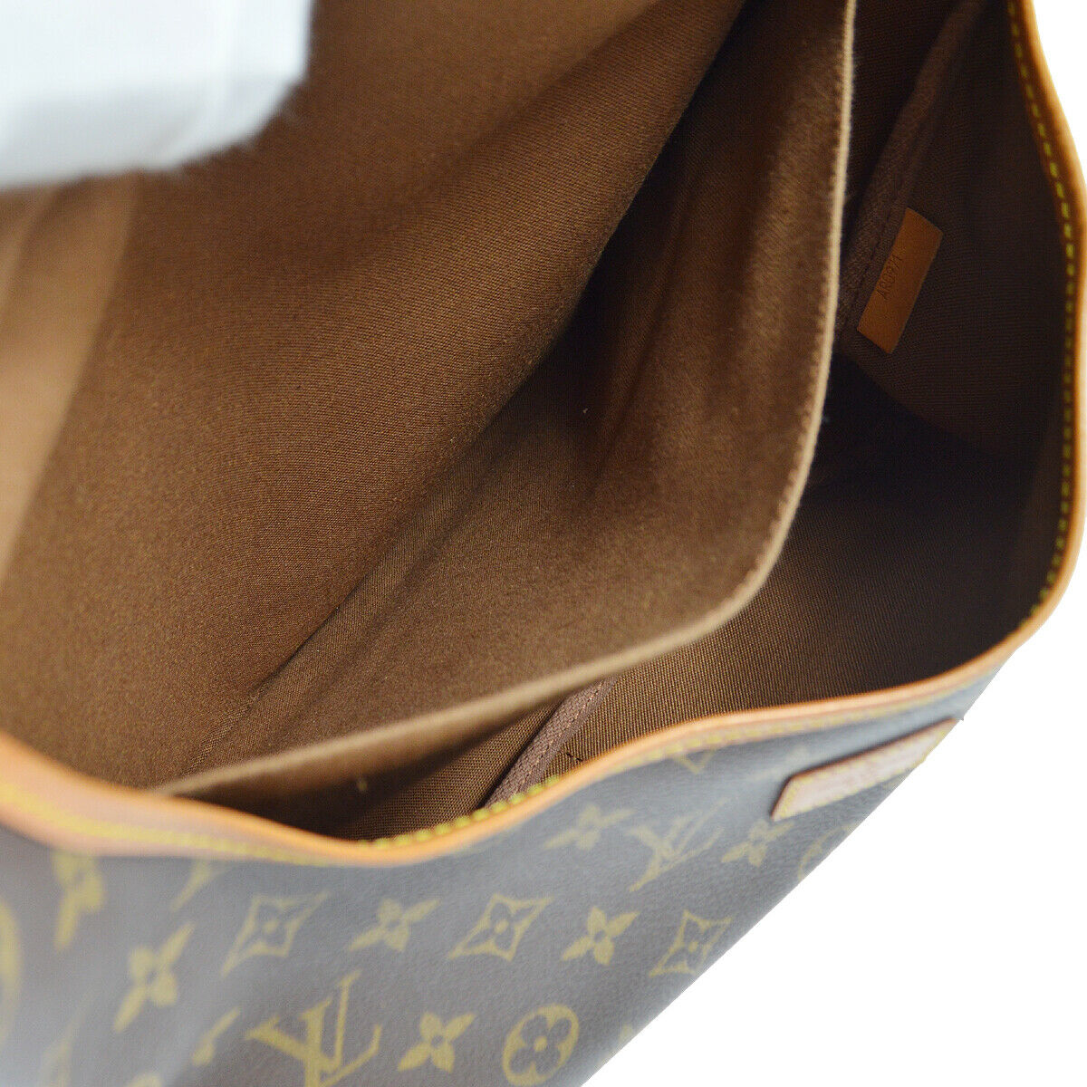 Louis Vuitton Saumur 35 Crossbody