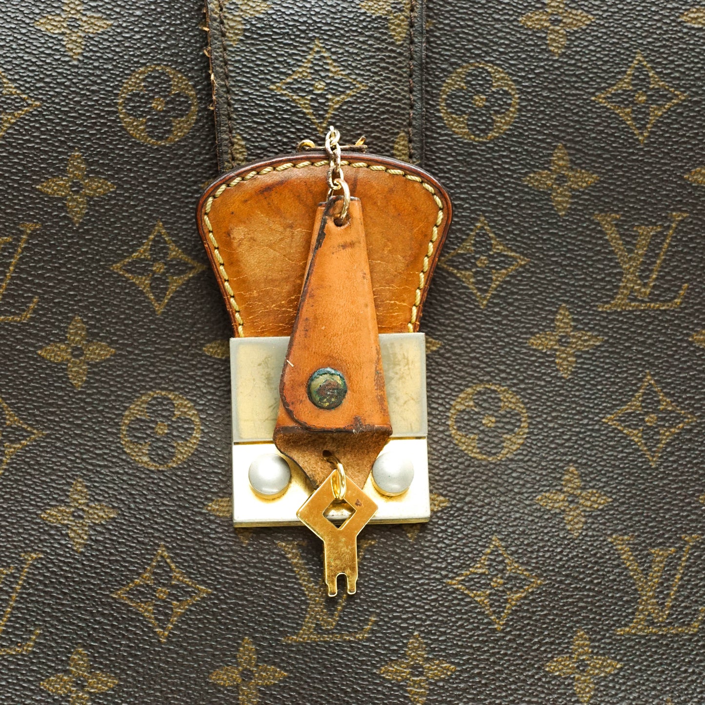 Louis Vuitton Serviette Fermoir