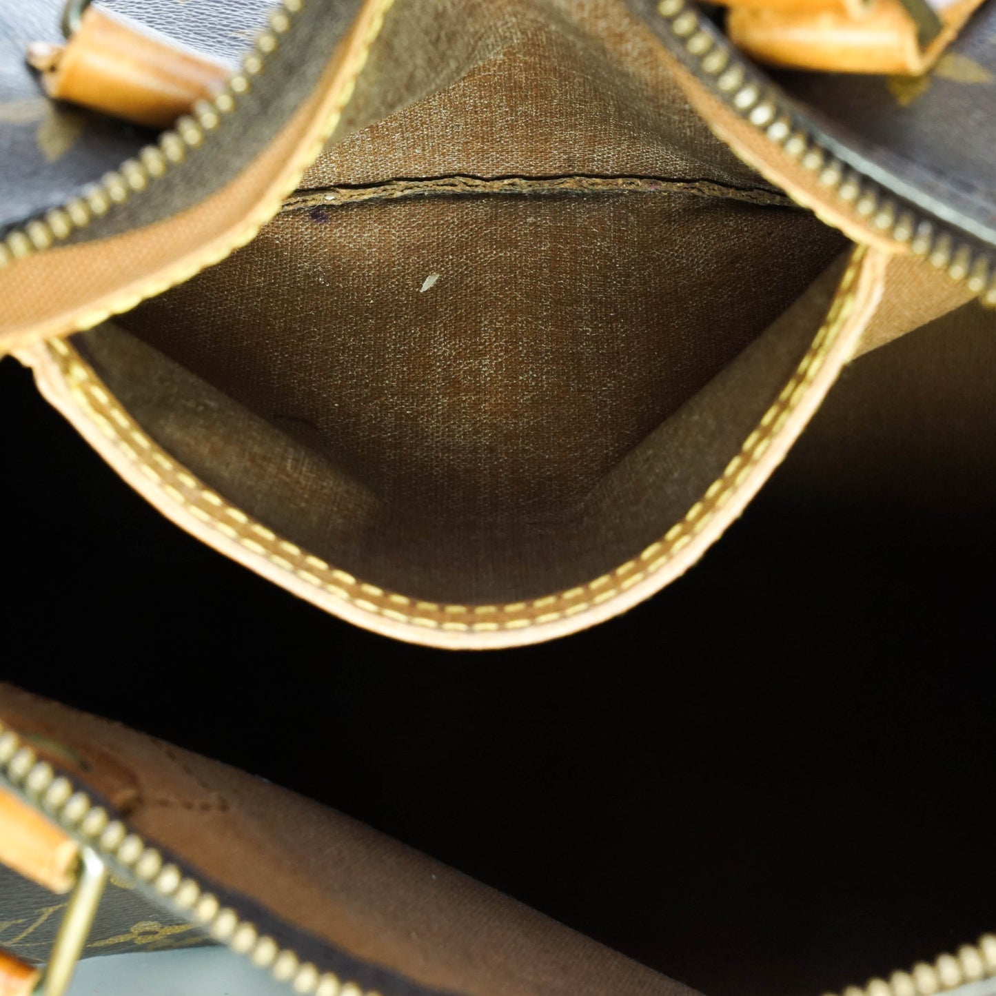 Louis Vuitton Speedy 25 Hand Bag