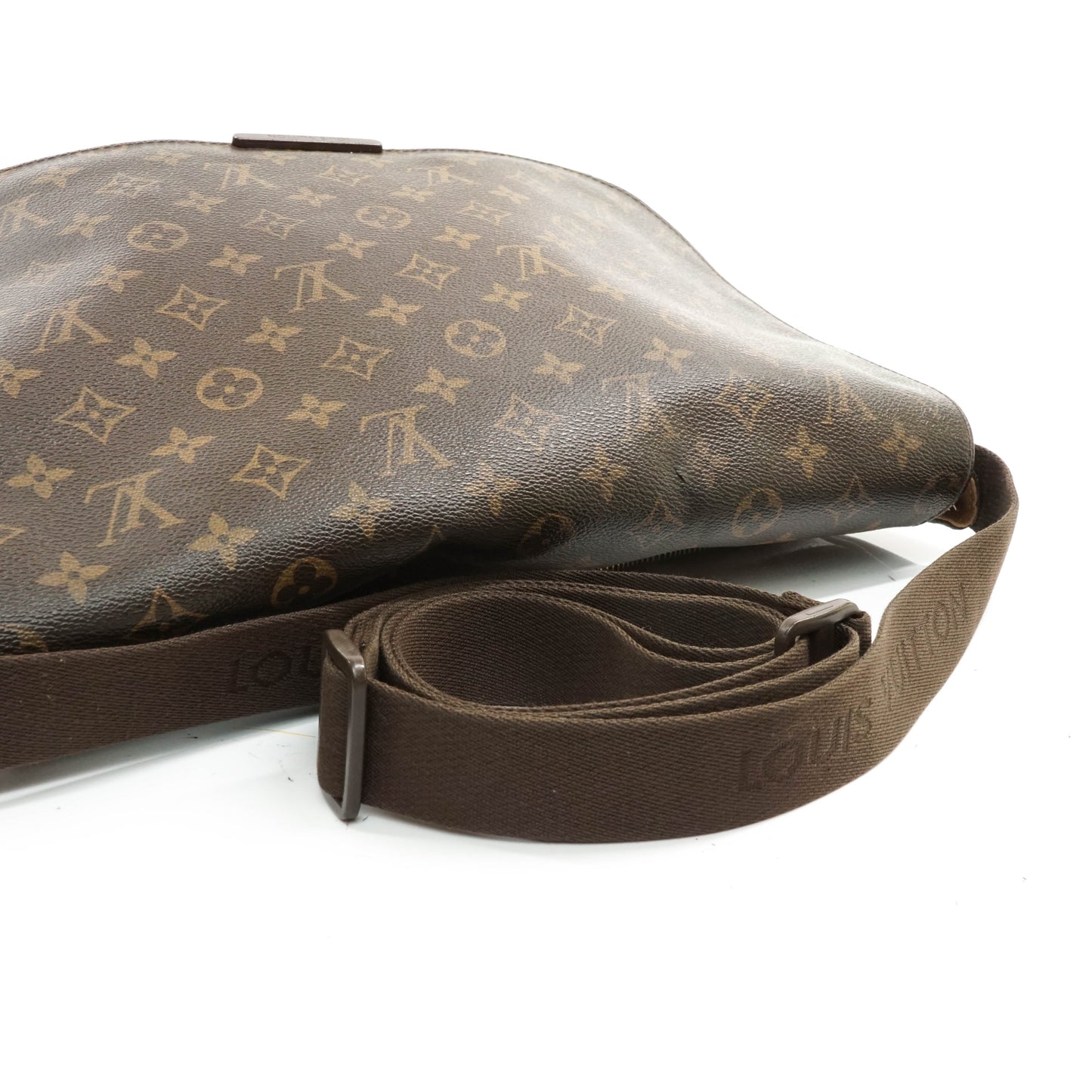 Louis Vuitton Beaubourg Messenger