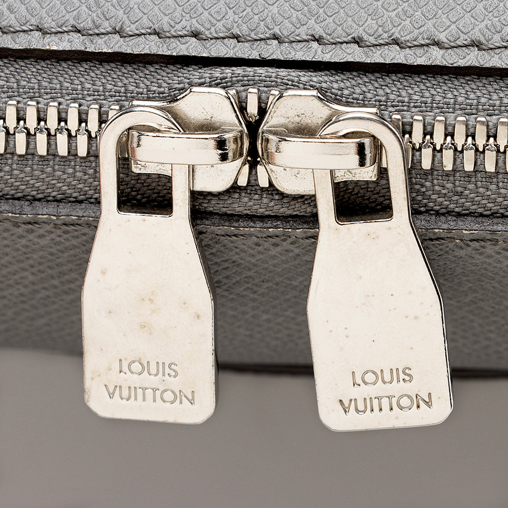 Louis Vuitton Taiga Leather Grigori Messenger Bag (SHF-16544)