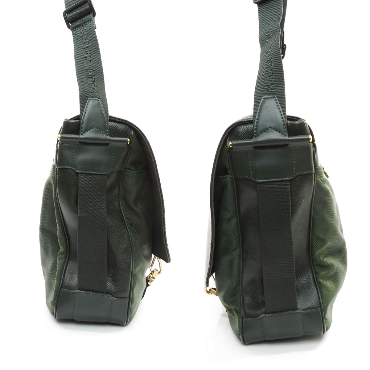 Louis Vuitton Taiga Messenger Bag