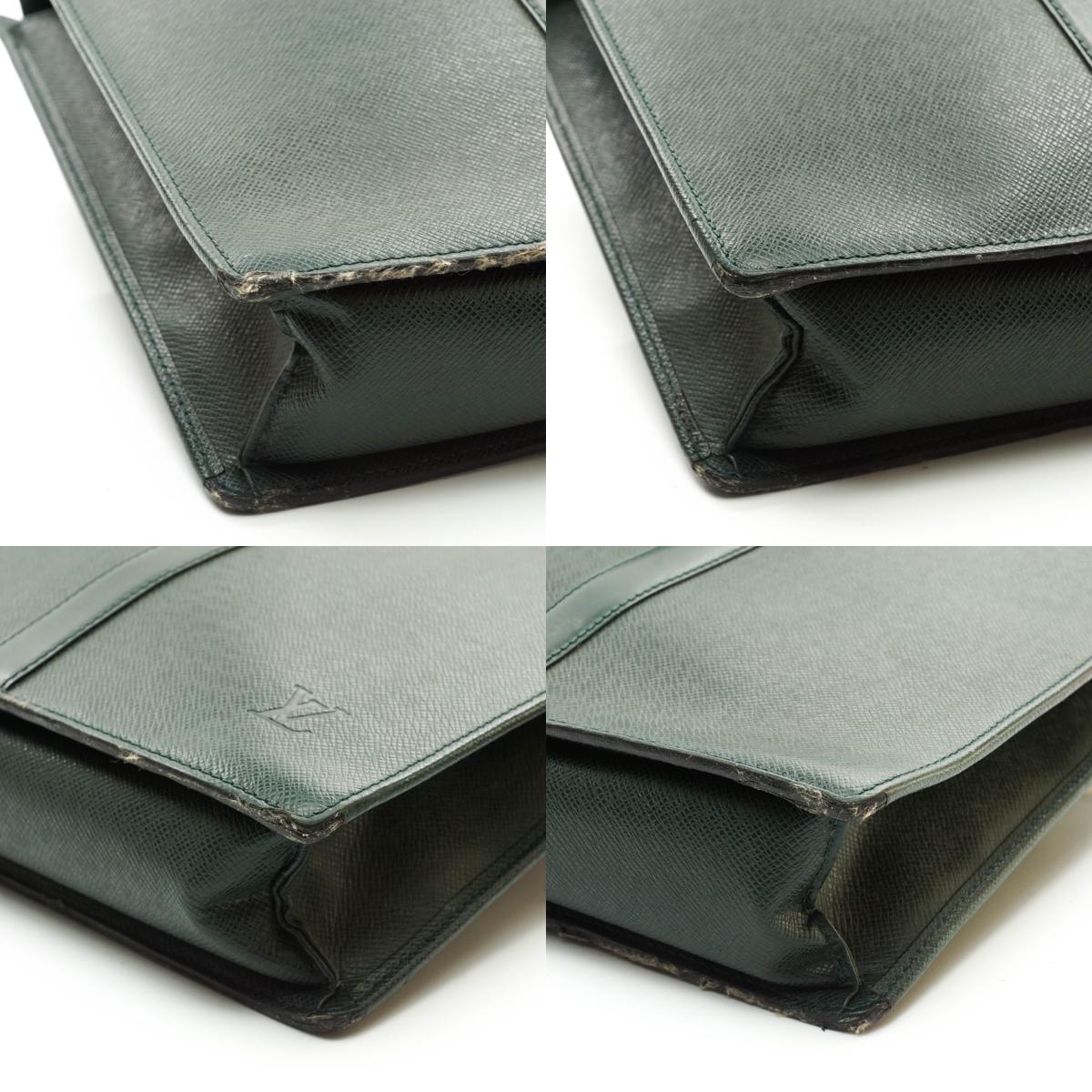 Louis Vuitton Serviette Taiga