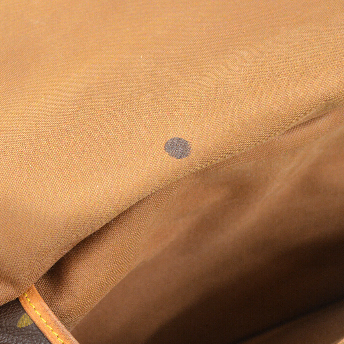 Louis Vuitton Saumur 35 Shoulder Bag