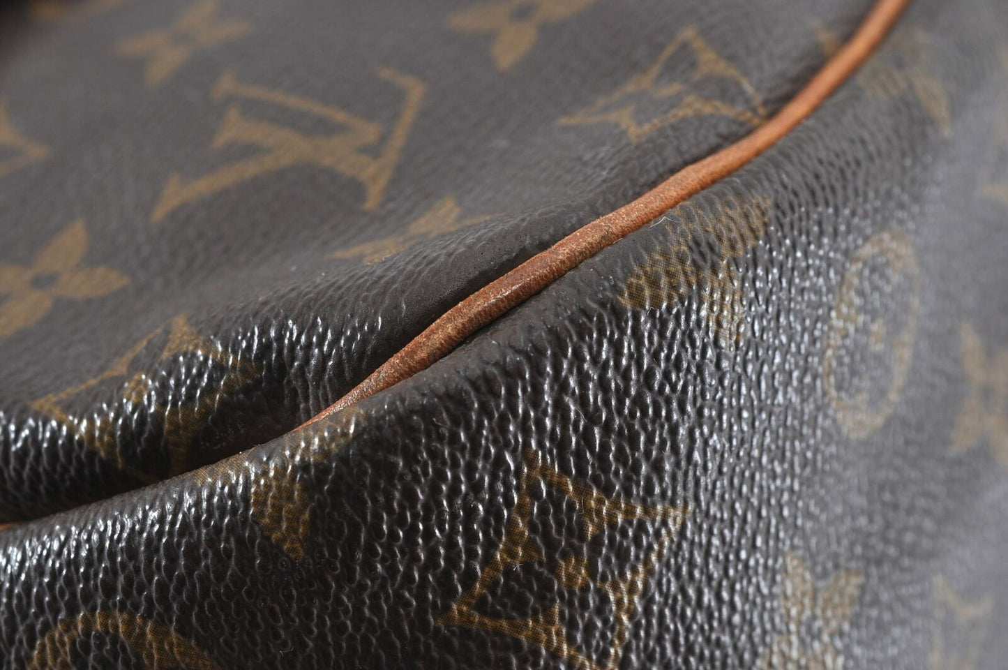 Louis Vuitton Saumur 35 Crossbody
