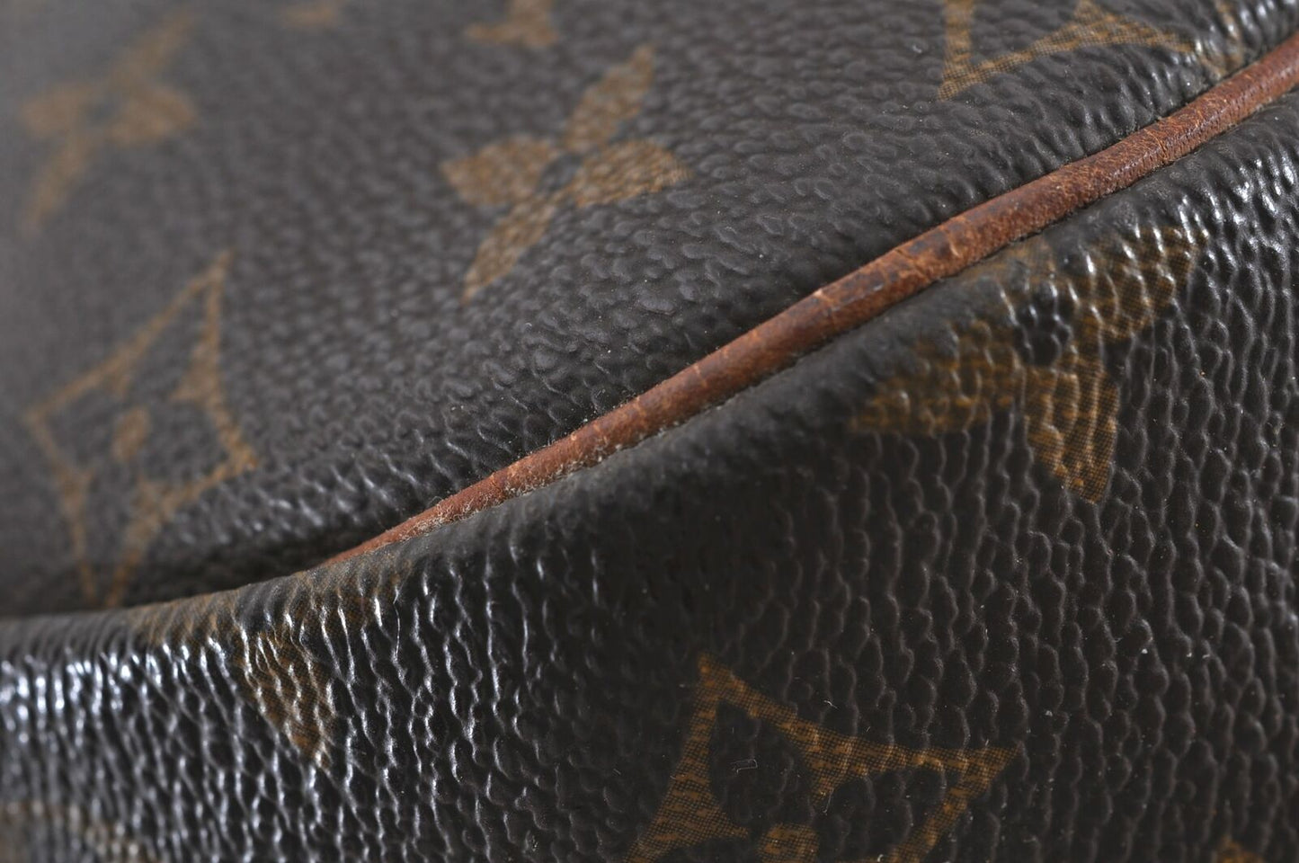 Louis Vuitton Saumur 35 Crossbody