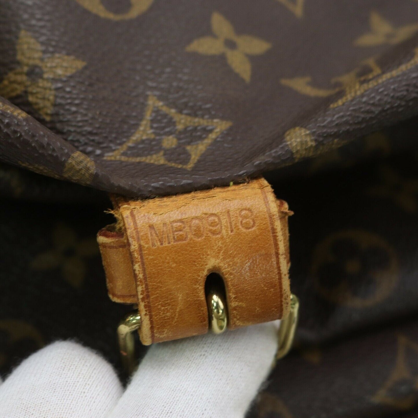 Louis Vuitton Saumur 35 Crossbody