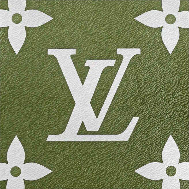 Louis Vuitton TOILETRY POUCH 26 KHAKI