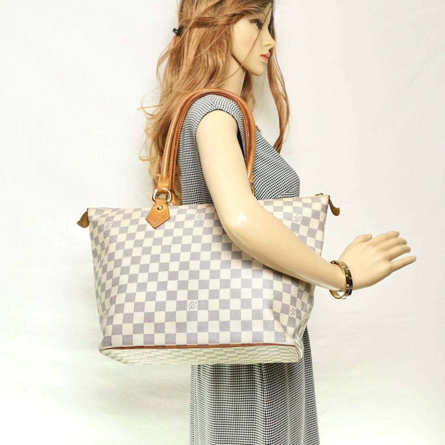 Louis Vuitton Saleya Mm Tote Bag